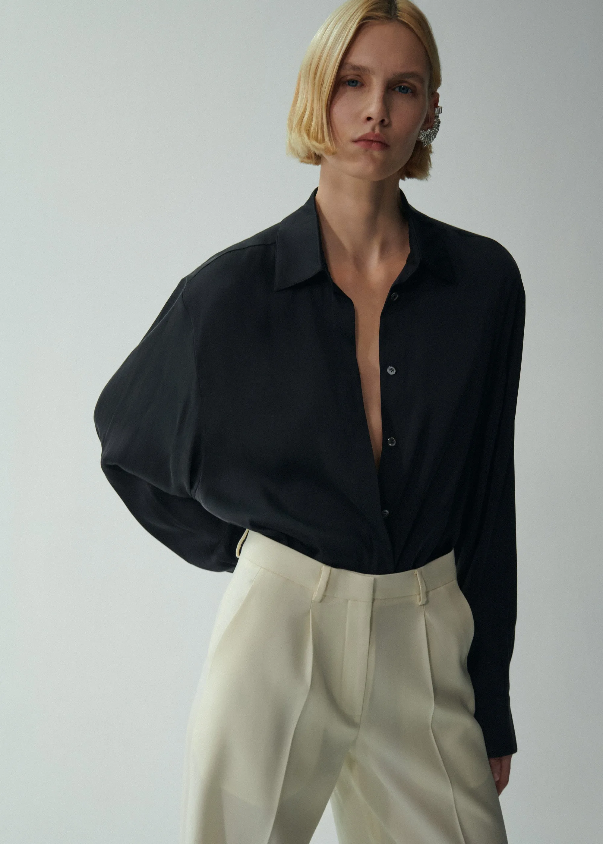 Classic silk shirt in black