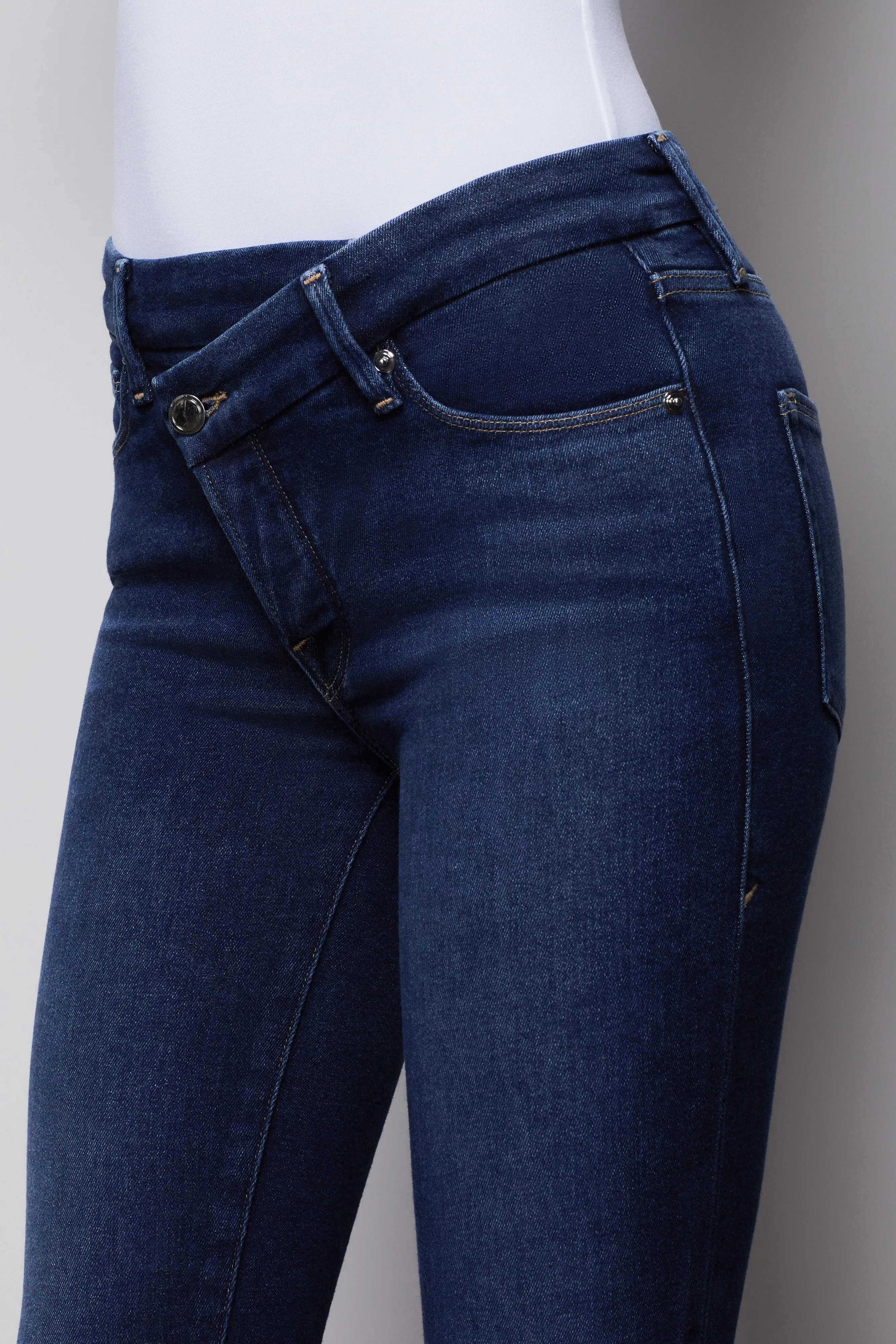 GOOD LEGS CROSSOVER | BLUE369