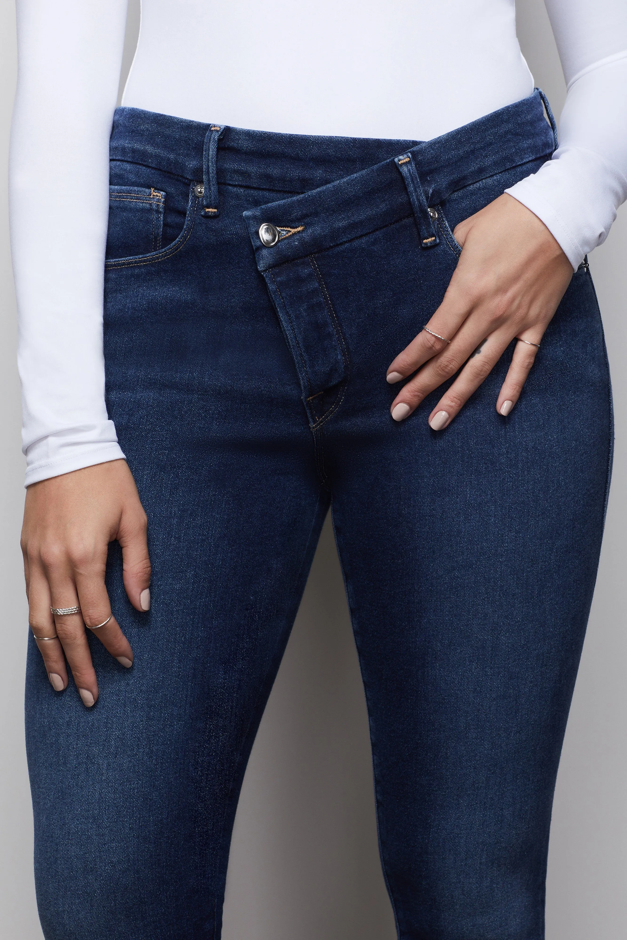 GOOD LEGS CROSSOVER | BLUE369