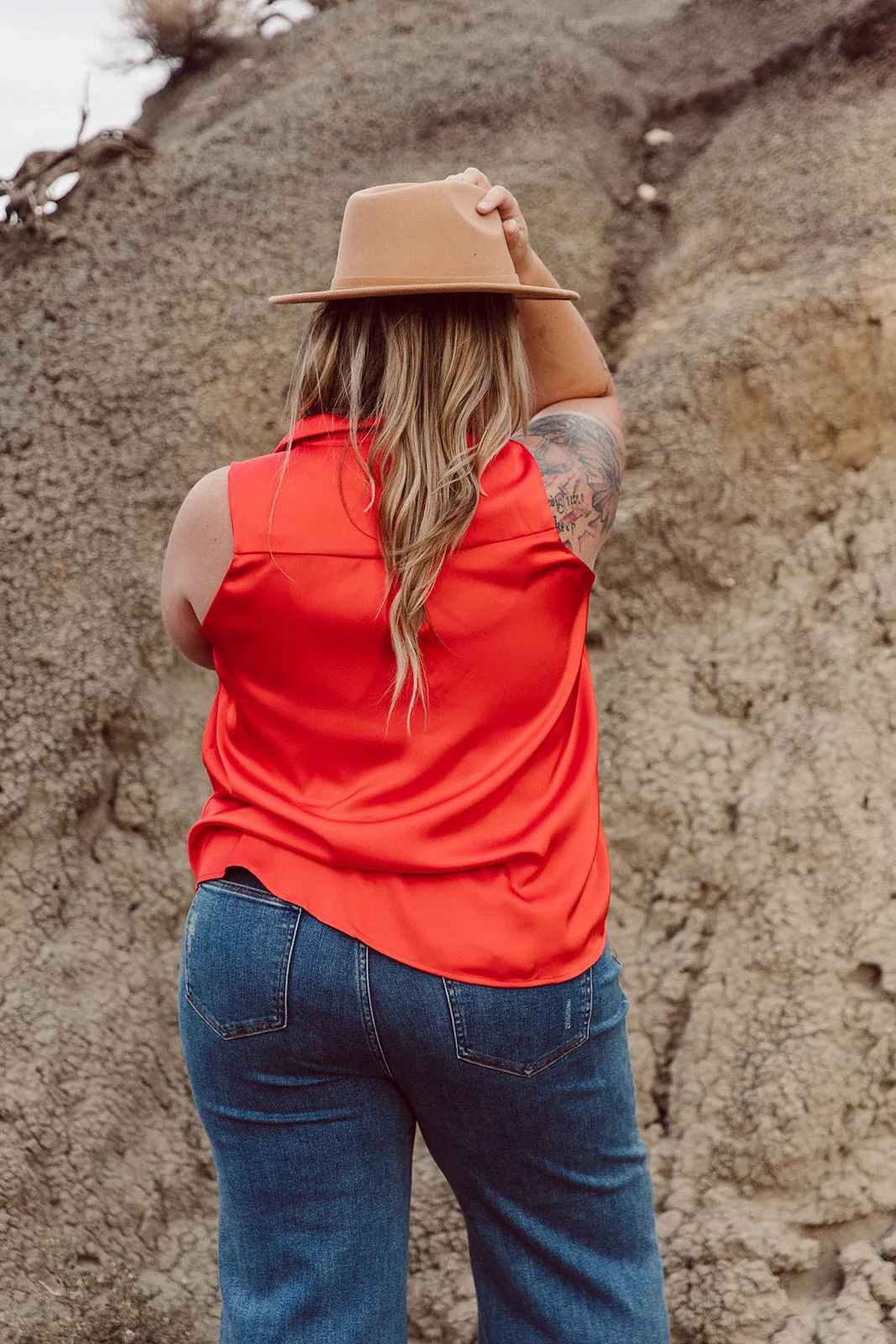 Trisha Sleeveless Button Down Blouse Curvy